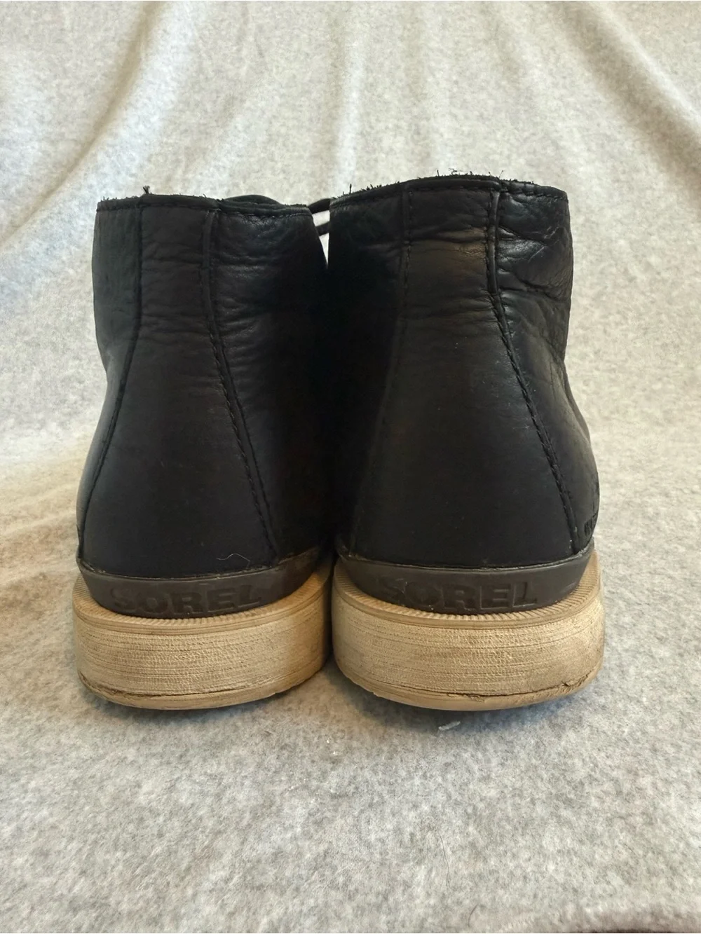 Sorel Men's Black Leather Chukka Boots with Tan Sole